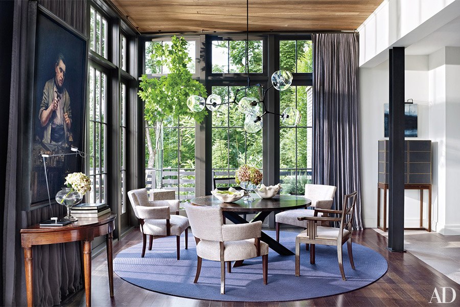 A Lindsey Adelman Studio chandelier floats in the dining area; the curtains are of a Kravet linen, and the carpet is by Patterson Flynn Martin.